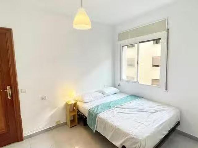 ¡Oferta! Habitación en Carrer de Carreras i Candi, Sants Badal