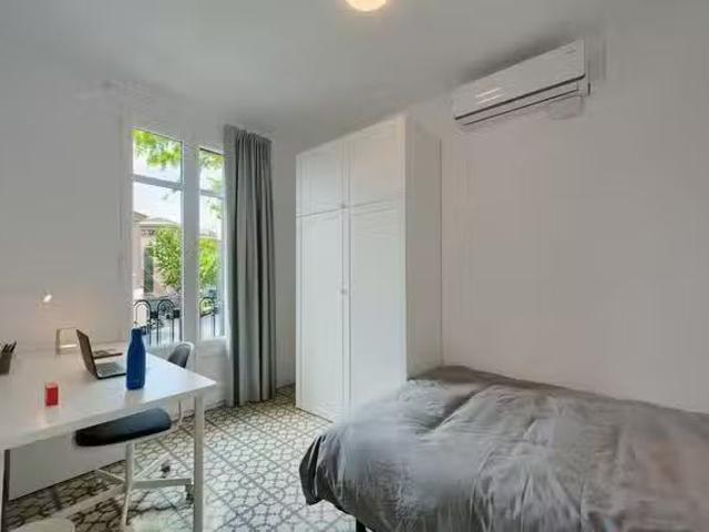 ¡Recién llegado! Habitación en Carrer de Còrsega