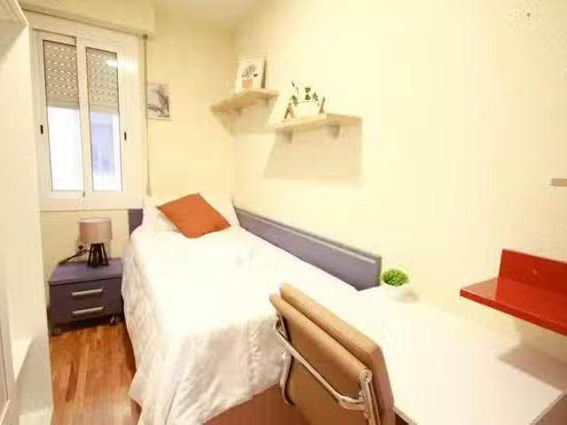 Encantador Habitación en Carrer de Girona, Dreta de l'Eixample