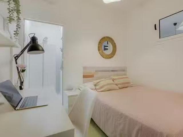 ¡En alquiler! Habitación en Carrer de l'Encarnació, Gràcia