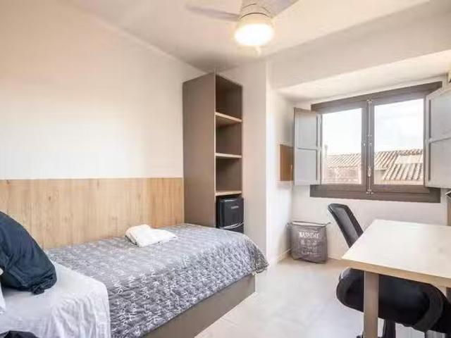 Bonito Habitación en Carrer de Sant Donís, El Carme