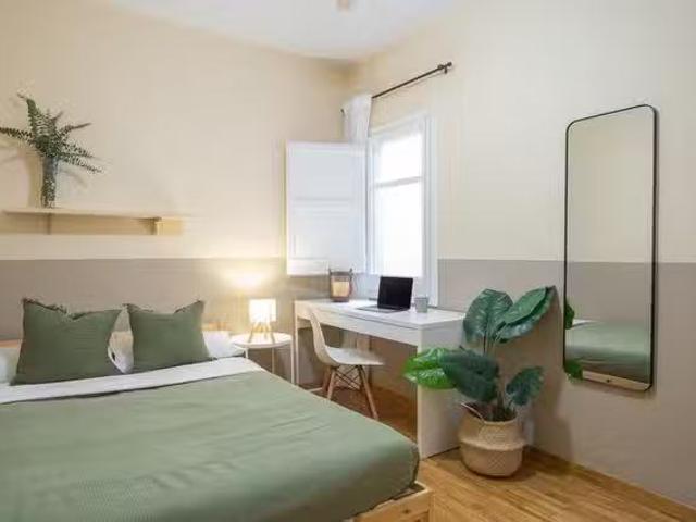 Encantador Habitación en Carrer de Teodora Lamadrid, 24