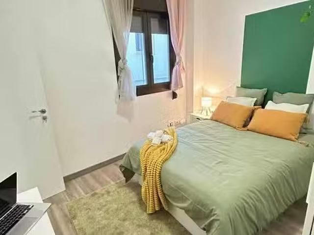 Encantador Habitación en Carrer de Xàtiva, Extramurs