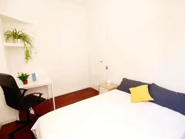 ¡Renta! Habitación en Carrer del Consell de Cent