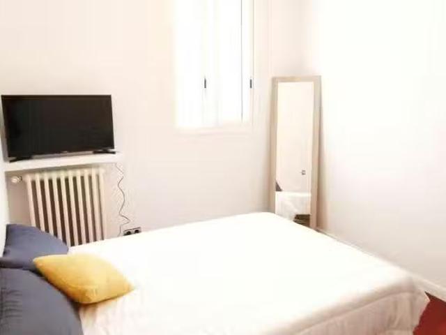 Único Habitación en Carrer del Consell de Cent, Dreta de l'Eix.