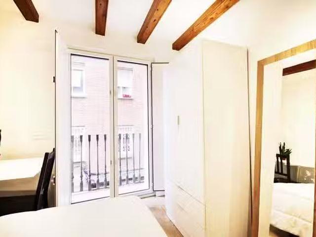 ¡Recién llegado! Habitación en Carrer del Poeta Cabanyes
