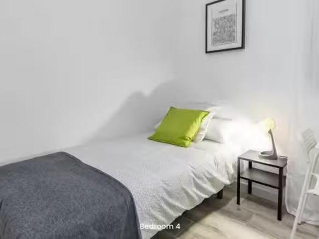 ¡Recién llegado! Habitación en Carrer Pintor Joan Baptista Por.