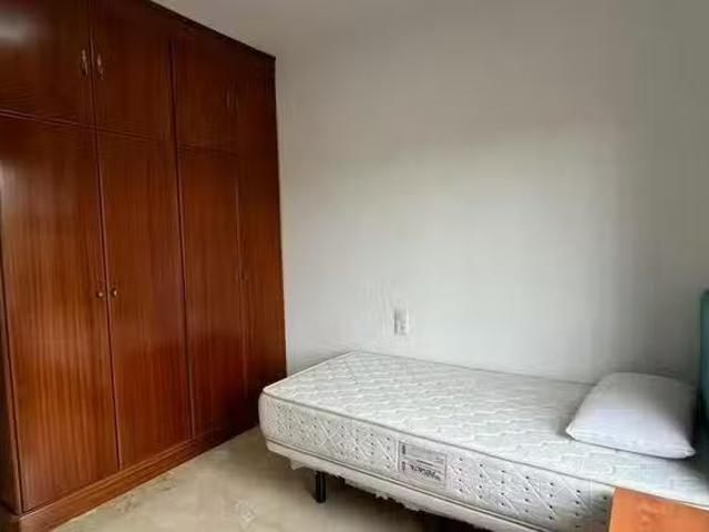 ¡Recién llegado! Habitación en Avenida de Manolete, Huerta de.