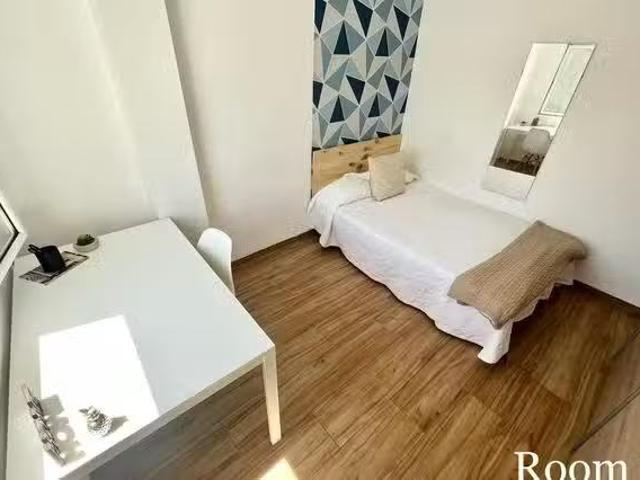 Bonito Habitación en Barriada La Palmilla, La Palmilla Doctor.