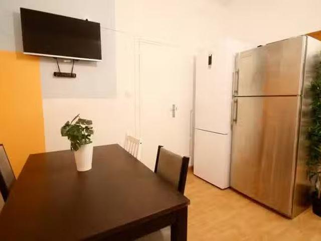 ¡Recién llegado! Habitación en Gran Via de les Corts Catalanes