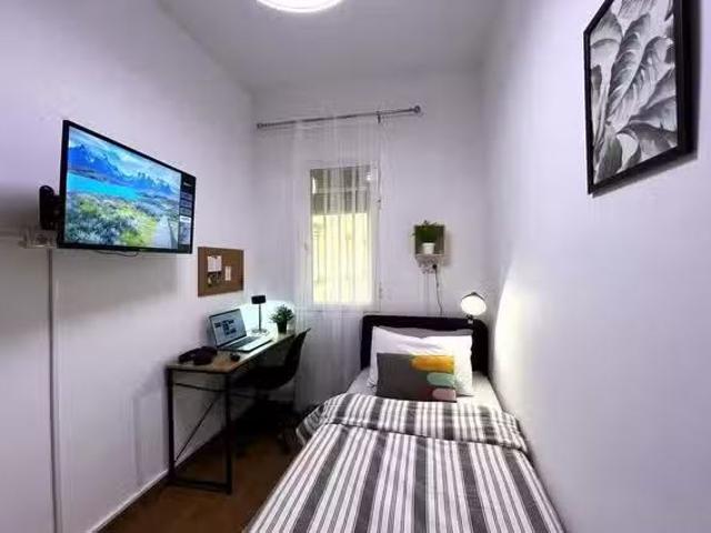 Nuevo Habitación en Paseo de la Virgen del Puerto