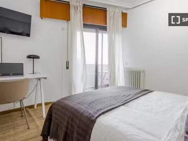 Único Habitación en piso compartido, Adelfas, Madrid