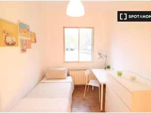 ¡Oferta! Habitación en piso compartido de 3 camas, Abrantes, M.