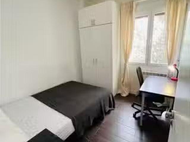 Único Habitación en piso compartido de 7 habitaciones, Ríos Ro.