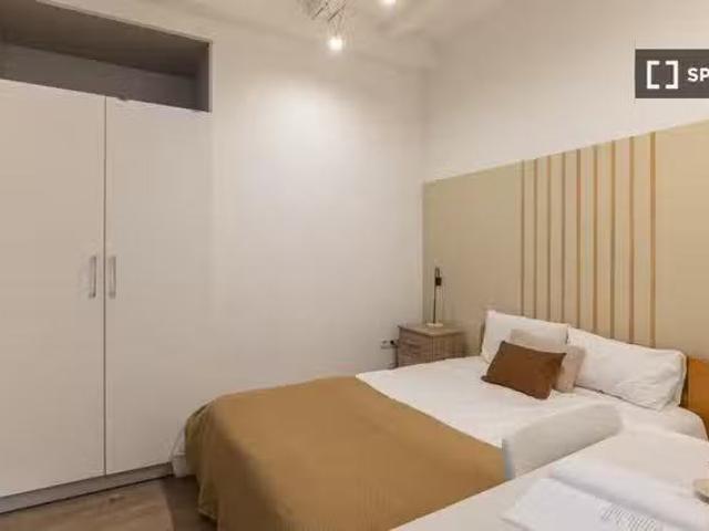 Bonito Habitación en piso compartido, El Raval, Barcelona