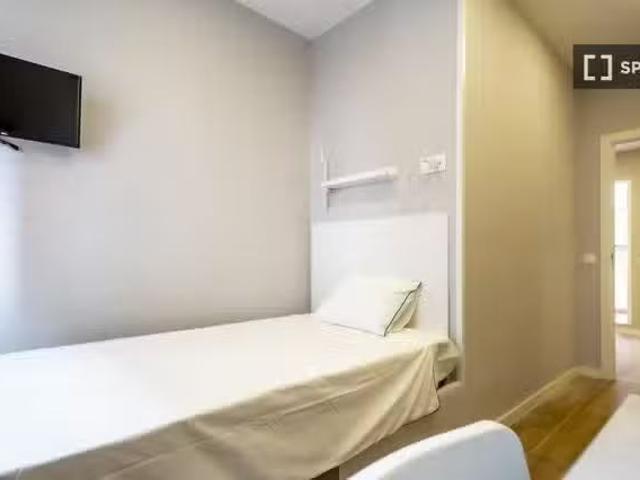 Barato Habitación en piso compartido en alquiler en Numancia.