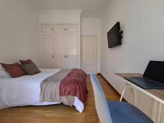 ¡Renta! Habitación en Plaza de Isabel II, Centro