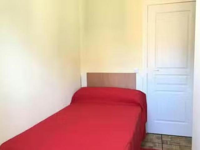 Único Habitación en Ronda de Valencia, Centro