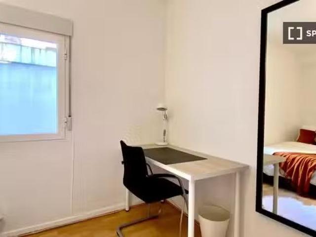 ¡Oferta! Habitación en un apartamento compartido de 5 habitaci.