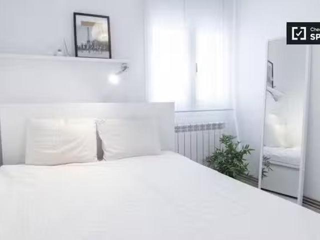 Encantador Habitación luminosa en apartamento de 2 dormitorios.