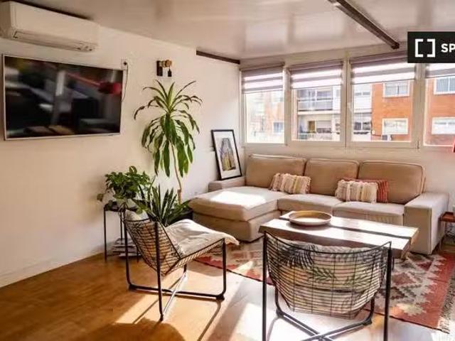 Encantador Piso de 3 habitaciones en alquiler en Pacífico, Mad.