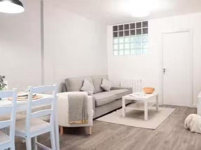 ¡Recién llegado! Piso de 1 habitación en Calle de Illescas