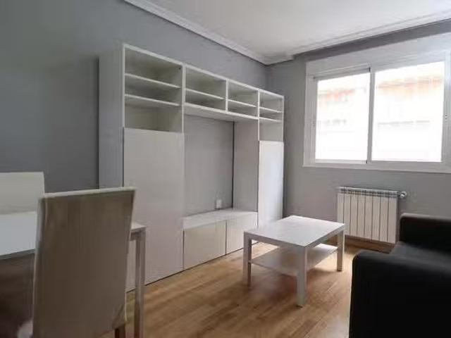 Único Piso de 1 habitación en Calle de Robledo