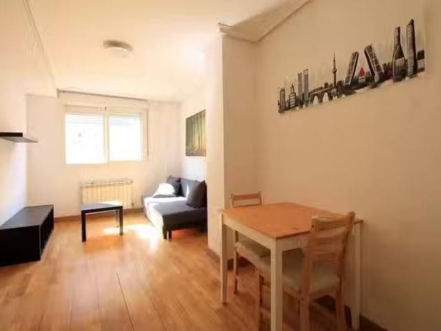 Bonito Piso de 1 habitación en Calle de Robledo