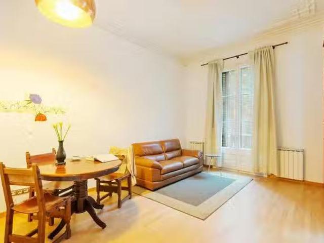 Único Piso de 1 habitación en Carrer de Girona, Dreta de l'Eix.