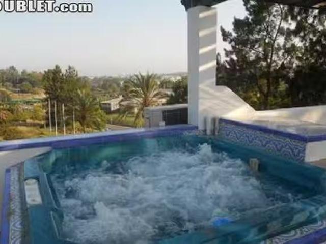 ¡Recién llegado! Piso de 2 habitaciones en Marbella, Málaga, S.