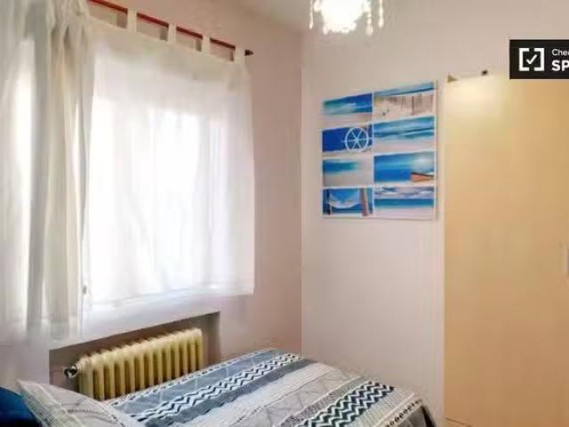 ¡Renta! Se alquila habitación en apartamento de 4 dormitorios.
