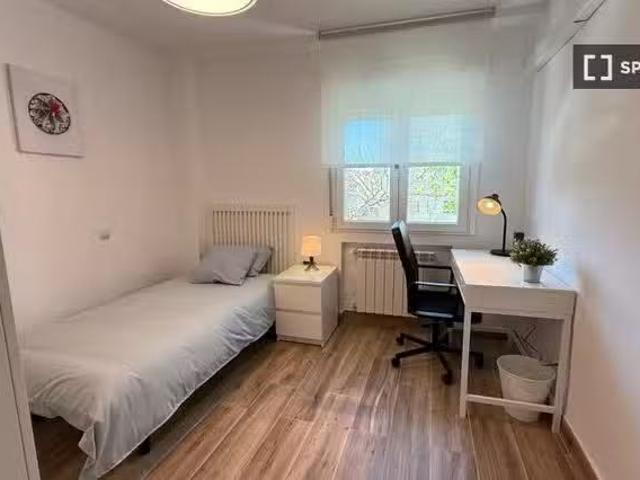 Encantador Se alquila habitación en Casco Histórico de Barajas.