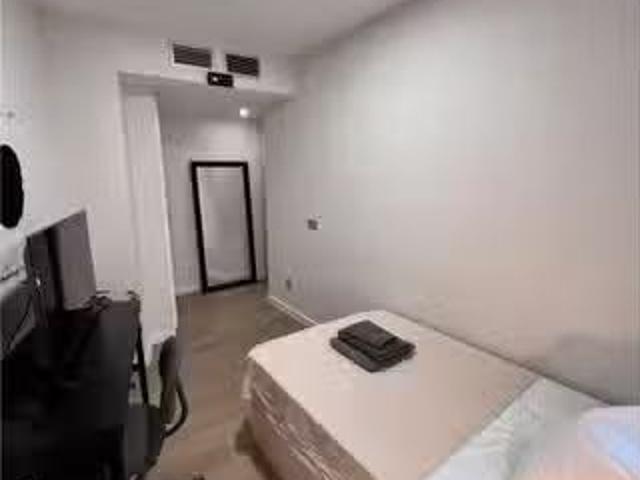 Único Se alquila habitación en Embajadores, Madrid