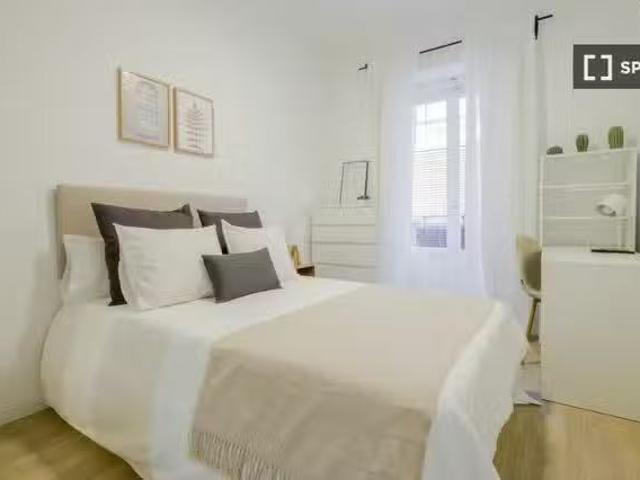 Bonito Se alquila habitación en piso de 4 dormitorios en Atoch.