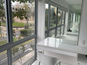 Encantador y cómodo triplex, con vista a la ciudad.