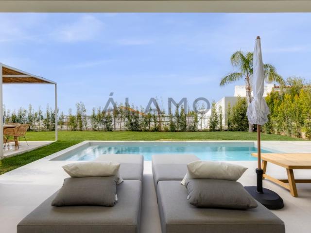 Encantadora Vila T3 com Piscina, Jacuzzi e Vista Panorâmica no Algarve