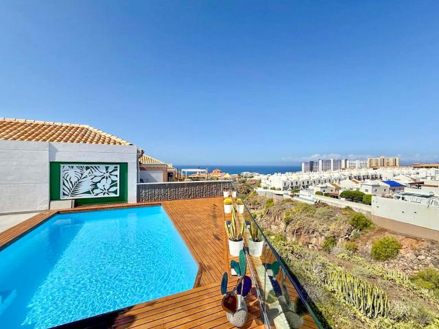 Encantadora villa con vistas al mar y piscina privada
