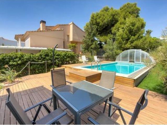 Encantadora villa con vistas al Peñón de Ifach, cerca de Las Salinas, la Playa de la Fossa y la Cala