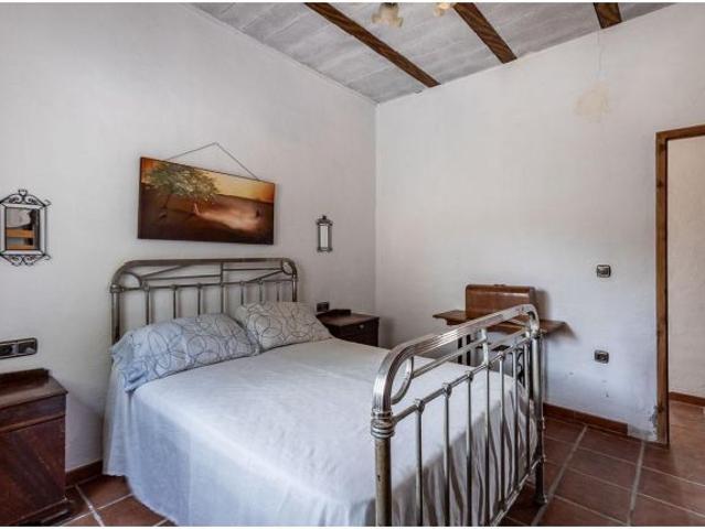 # *Encantadora Villa de Campo con Piscina, 34.085 m2 de Terreno y Vistas Espectaculares – Cerca de