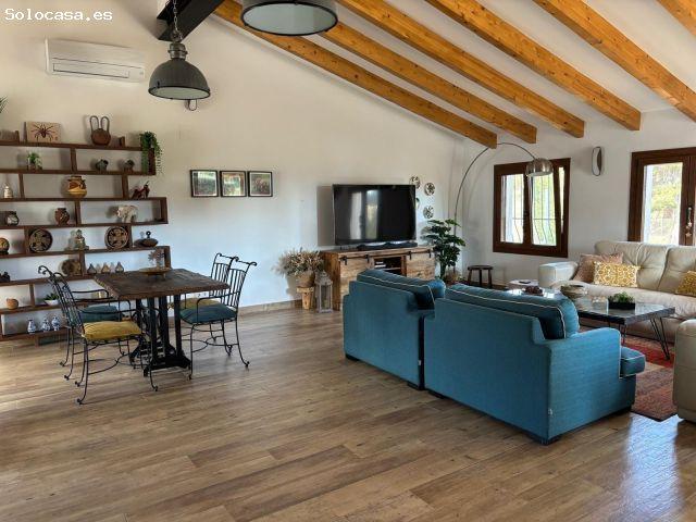 Encantadora villa mediterránea de estilo tradicional modernizado