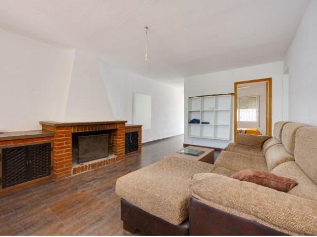 Encantadora Villa Semi adosada con Potencial de Renovación en Montezenia ?