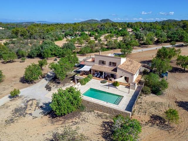 Finca rústica con vistas despejadas a Cabrera y gran potencial cerca de Cas Concos, Felanitx