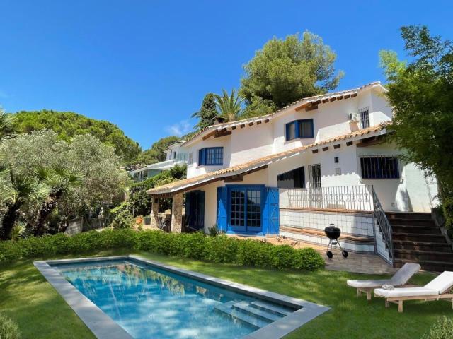 Encantadora vivienda de 174 m2 ubicada en la prestigiosa urb. 174m² Blanes