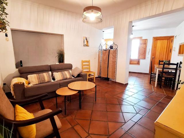 ¡ ENCANTADORA VIVIENDA DE 2 DORMITORIOS JUNTO A LA PLAZA DEL POTRO !