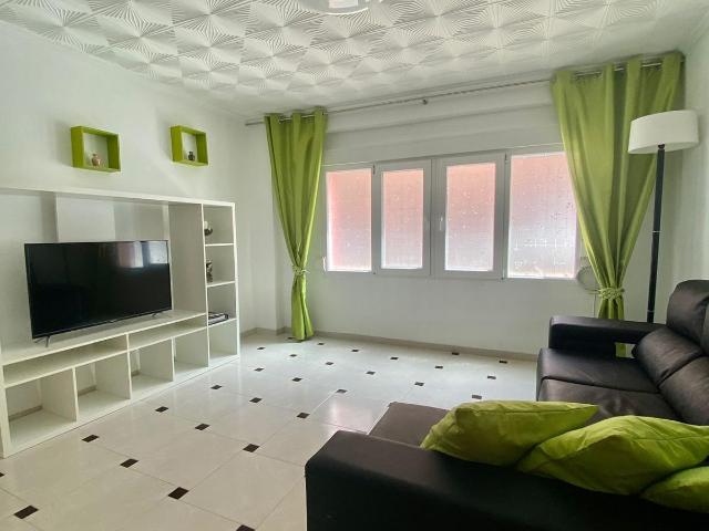 ¡Encantadora Vivienda en Planta Baja con Terraza Cubierta! En venta en el centro de Denia