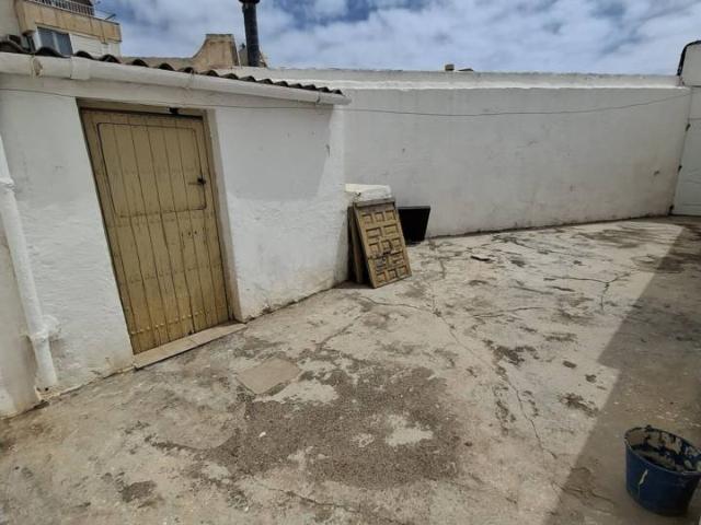 Encantadora vivienda reformada con amplio patio en el corazón de Roquetas de Mar