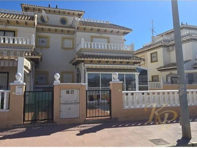 ENCANTADORA CASA ORIENTADA AL SUR EN ORIHUELA COSTA