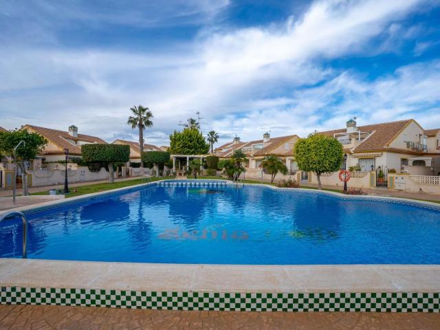 Encantadora Casa Adosada con Terraza Soleada en La Zenia