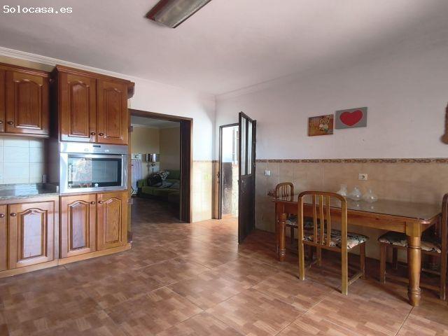 Encantadora casa adosada con terraza y vistas a la montaña en Jimena de la Frontera