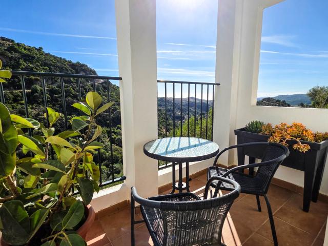 Encantadora Casa Adosada con Vistas Panorámicas a la Montaña y al Mar en Casares